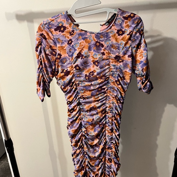 NWOT- Zara bodycon scrunch floral dress - Picture 2 of 3